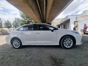 Toyota Corolla 2022 White