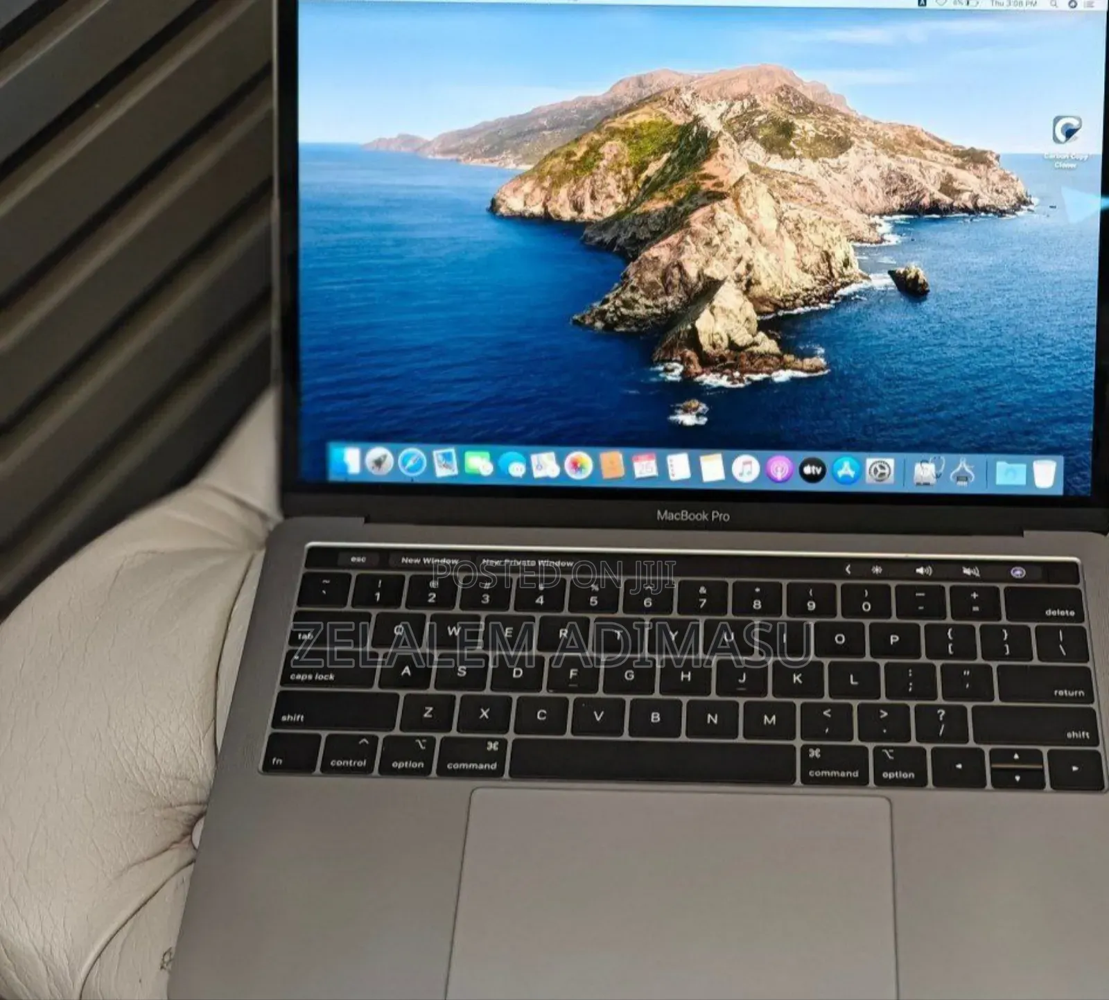 New Laptop Apple MacBook Pro 2019 16GB Intel Core i7 SSD 256GB