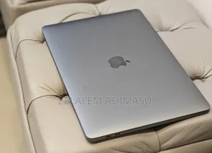 New Laptop Apple MacBook Pro 2019 16GB Intel Core i7 SSD 256GB