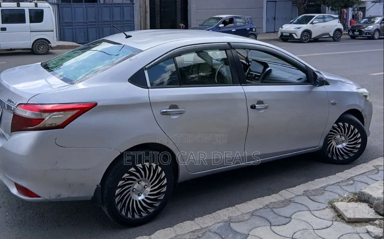 Toyota Yaris 2014 Silver