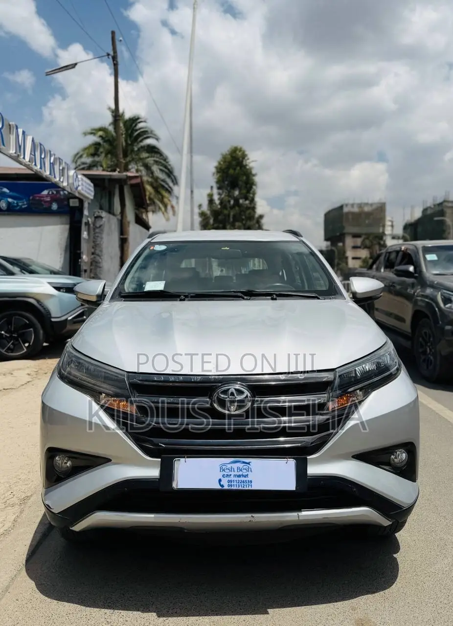 Toyota Rush 2021 Silver