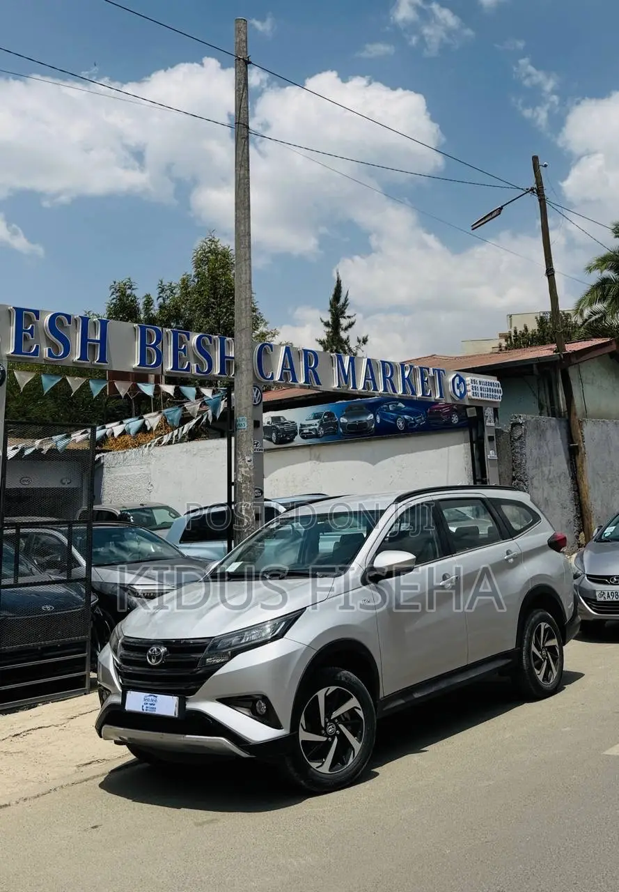 Toyota Rush 2021 Silver