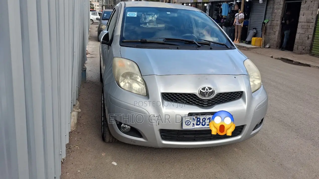 Toyota Yaris 2010 Silver