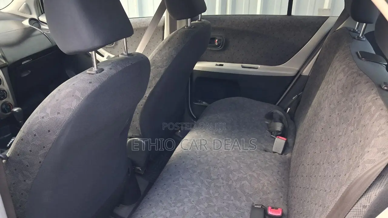 Toyota Yaris 2010 Silver