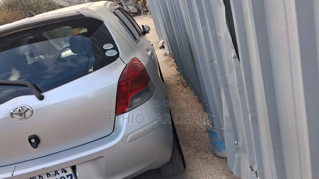 Toyota Yaris 2010 Silver