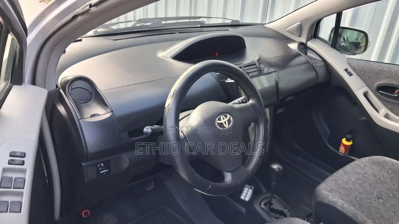 Toyota Yaris 2010 Silver
