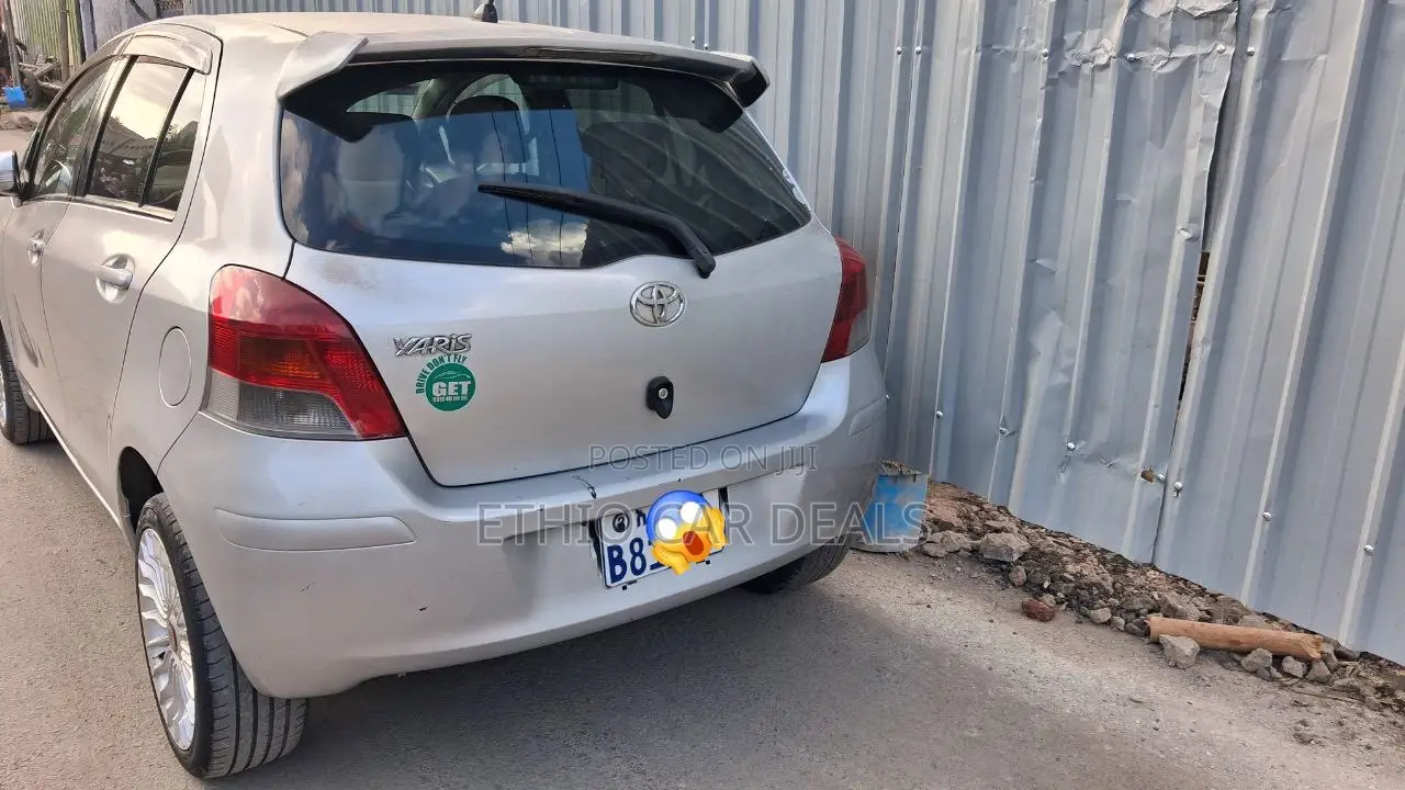Toyota Yaris 2010 Silver