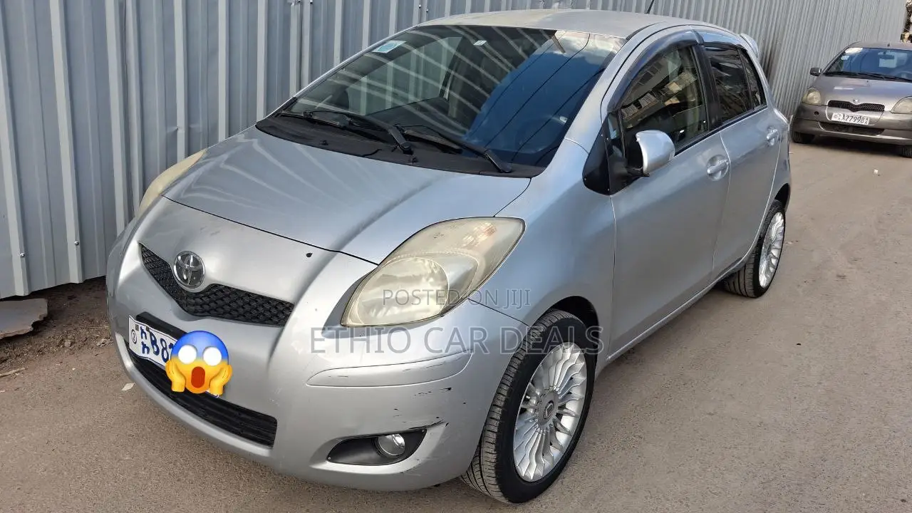 Toyota Yaris 2010 Silver