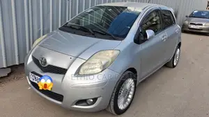 Toyota Yaris 2010 Silver