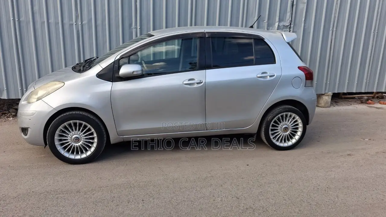 Toyota Yaris 2010 Silver