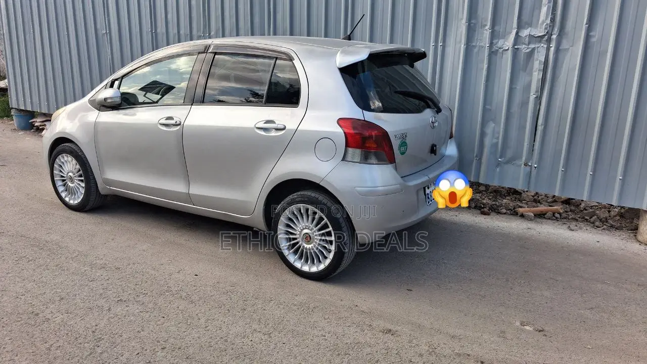 Toyota Yaris 2010 Silver