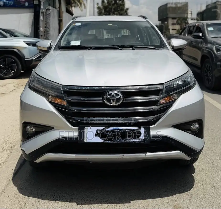Toyota Rush 2022 Silver