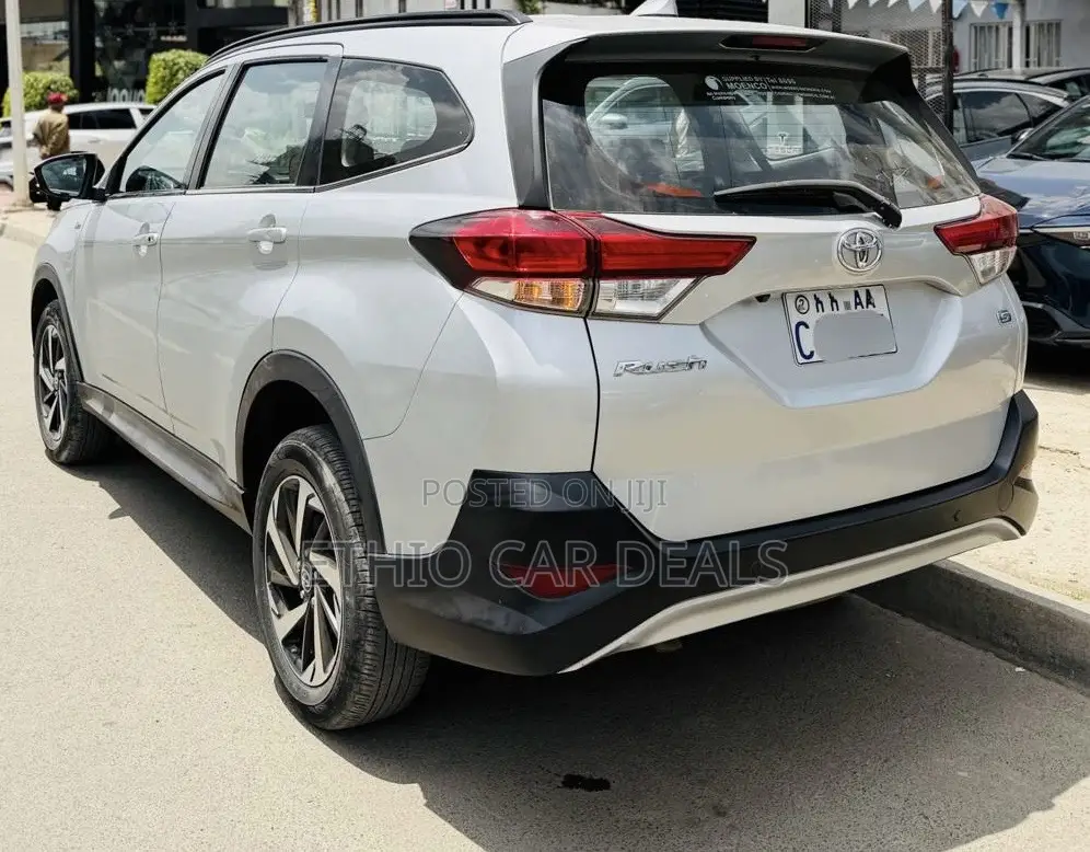 Toyota Rush 2022 Silver