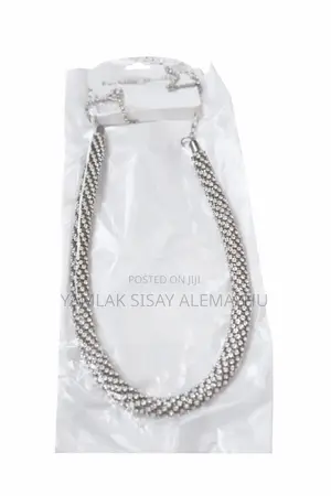 Neckle የአንገት ጌጥ