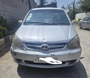 Toyota Platz 2005