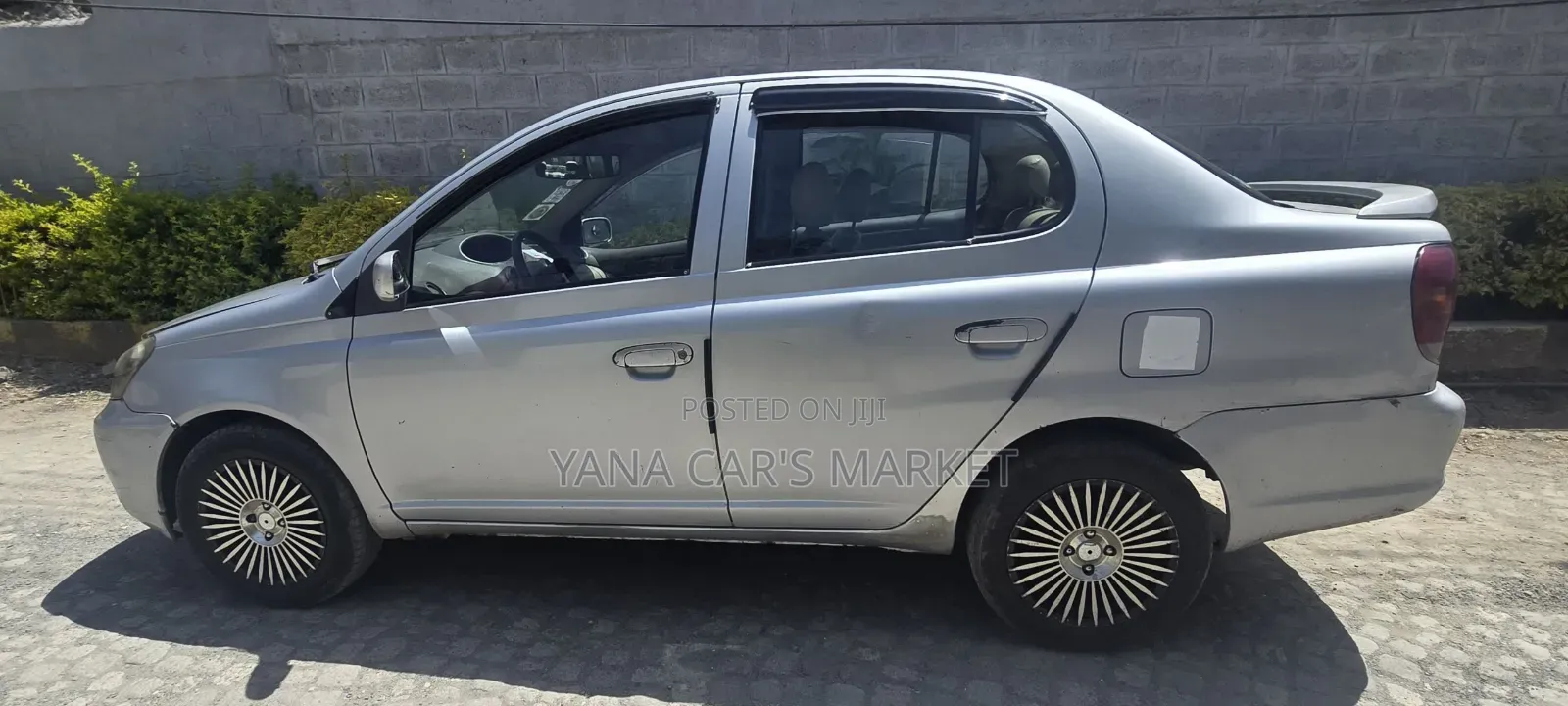 Toyota Platz 2005