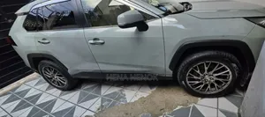 Toyota RAV4 2020 Green