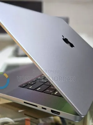 New Laptop Apple MacBook Pro M1 32GB Apple M1 Pro SSD 1T