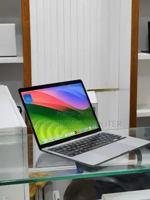 New Laptop Apple MacBook Pro M1 16GB Apple M1 SSD 256GB