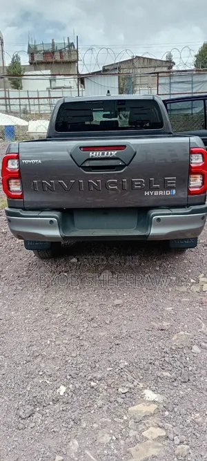 New Toyota Hilux 2025 Gold