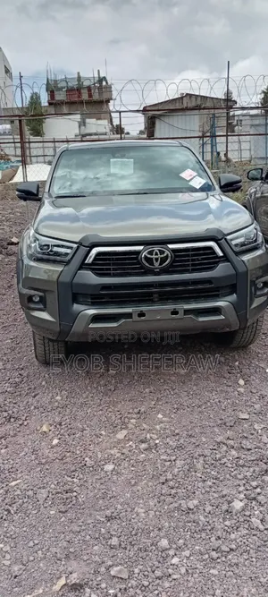 New Toyota Hilux 2025 Gold