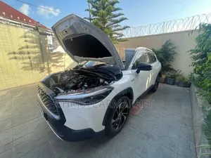 Toyota Corolla Cross Hybrid SE AWD 2023 White