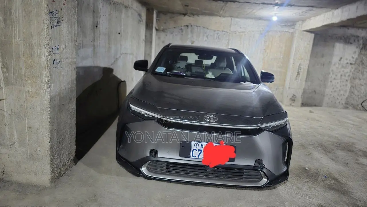 Toyota bZ4X Limited AWD 2024 Gray
