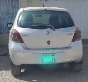 Toyota Yaris 2010 Silver