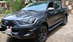 Toyota Hilux 2021 Maroon