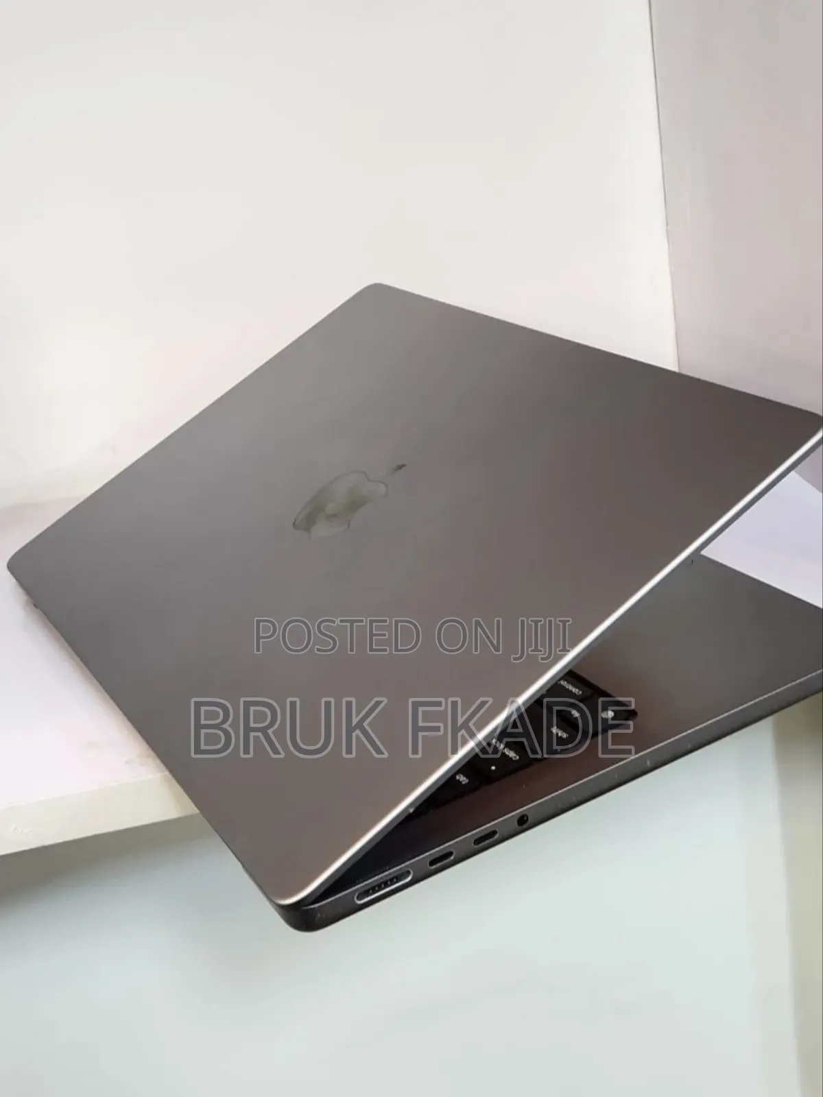 New Laptop Apple MacBook Pro M1 16GB Apple M1 Pro SSD 512GB
