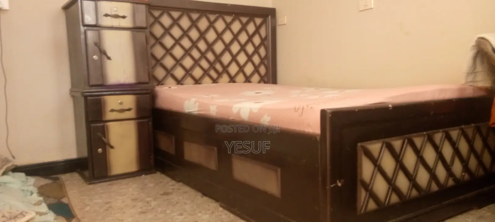 Bed | አልጋ ከሁለት ኮመዲኖ ጋር