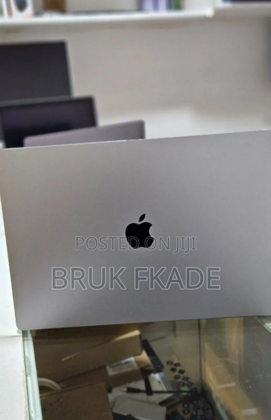 New Laptop Apple MacBook Pro M1 32GB Apple M1 Pro SSD 1T
