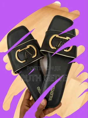 አዲስና እጅግ ውብ የሴቶች ስሊፐር ጫማዎች (Brand New Hermes Style Slippers)