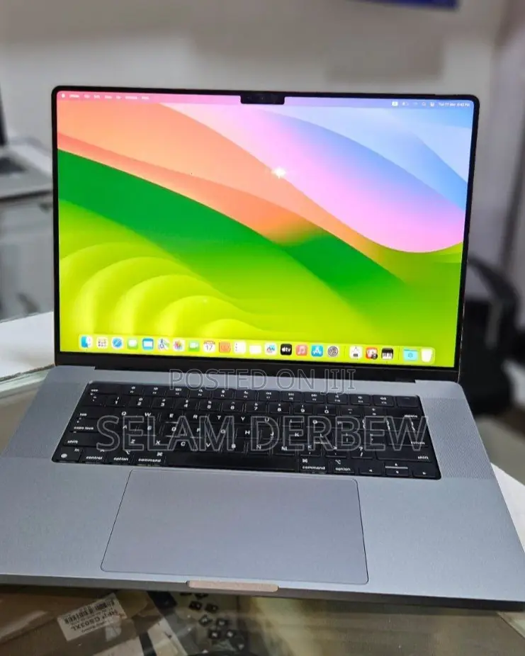 New Laptop Apple MacBook Pro M1 32GB Apple M1 Pro SSD 1T