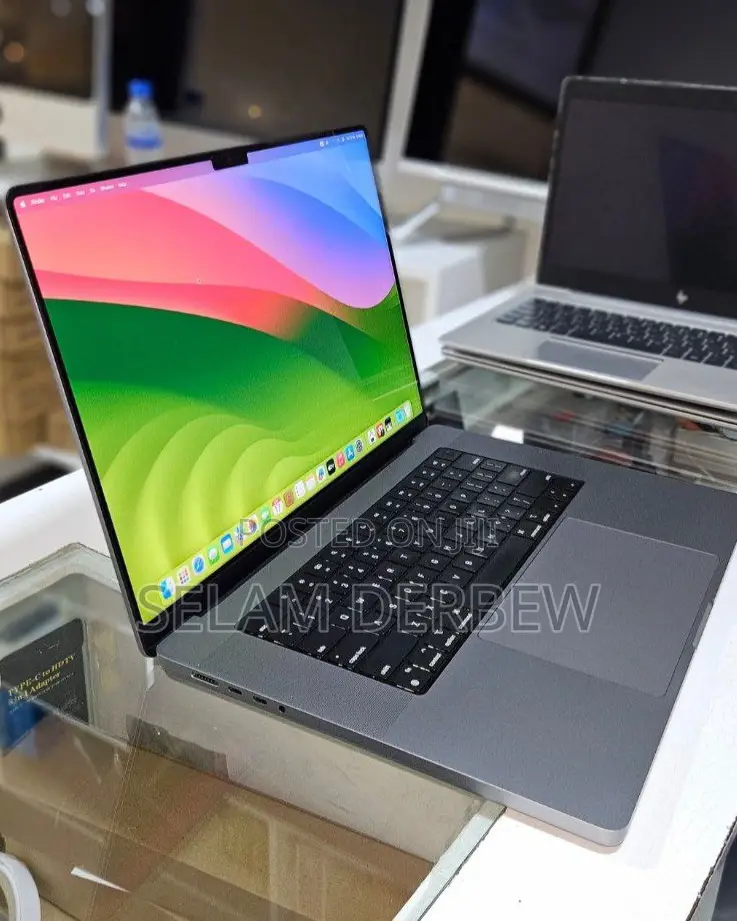 New Laptop Apple MacBook Pro M1 32GB Apple M1 Pro SSD 1T