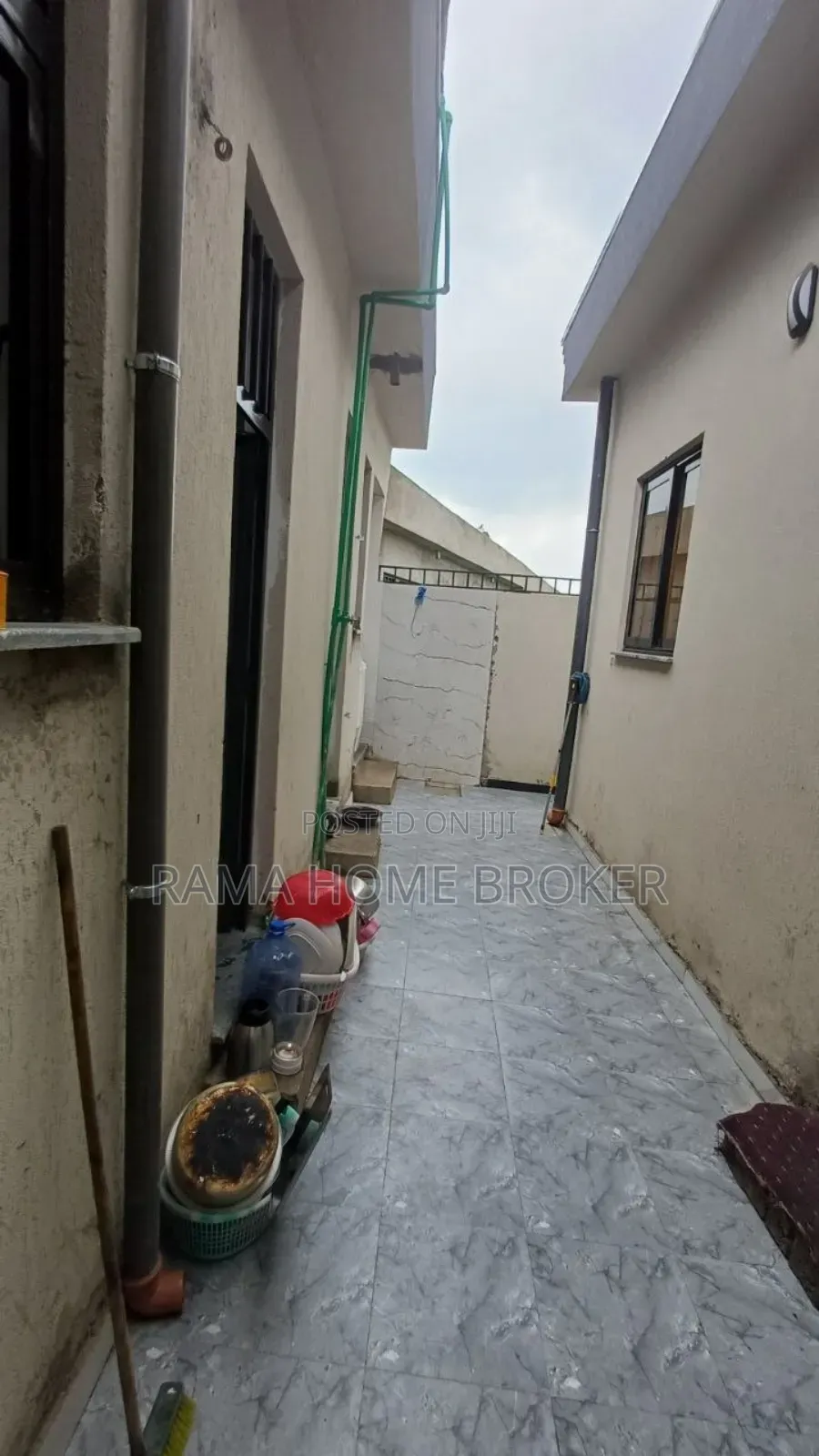 Furnished 4bdrm Villa in አያት, Yeka for sale