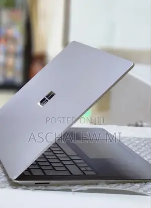 New Laptop Microsoft Surface 8GB Intel Core i5 SSD 512GB