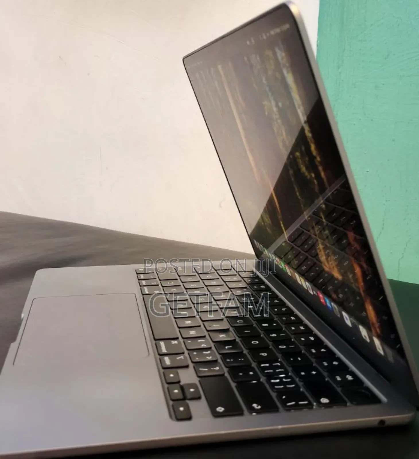 New Laptop Apple MacBook Air 2022 M2 8GB Apple M2 SSD 256GB
