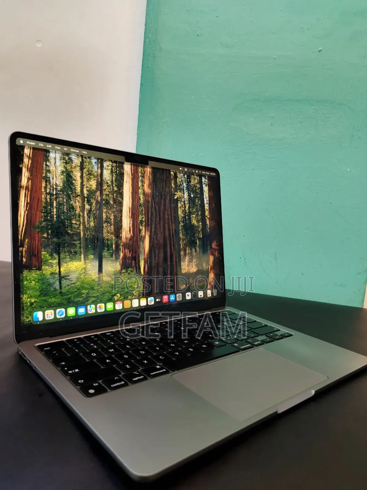 New Laptop Apple MacBook Air 2022 M2 8GB Apple M2 SSD 256GB