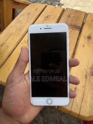 Apple iPhone 8 Plus 64 GB White