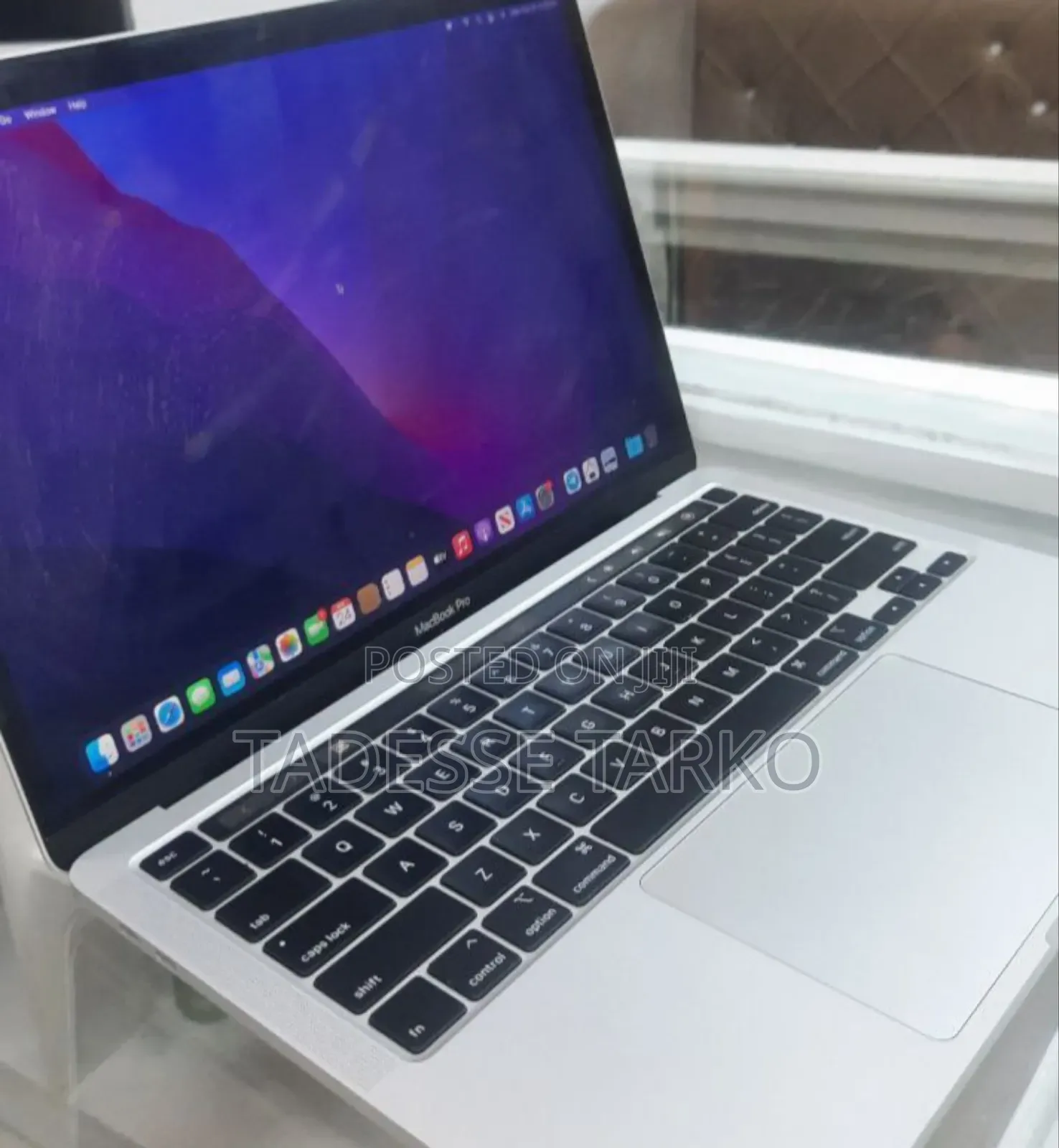 New Laptop Apple MacBook Pro 2020 8GB Intel Core i5 SSD 256GB