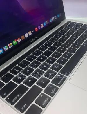 New Laptop Apple MacBook Pro 2020 8GB Intel Core i5 SSD 256GB