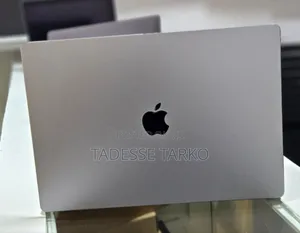 New Laptop Apple MacBook Pro M1 32GB Apple M1 SSD 1T