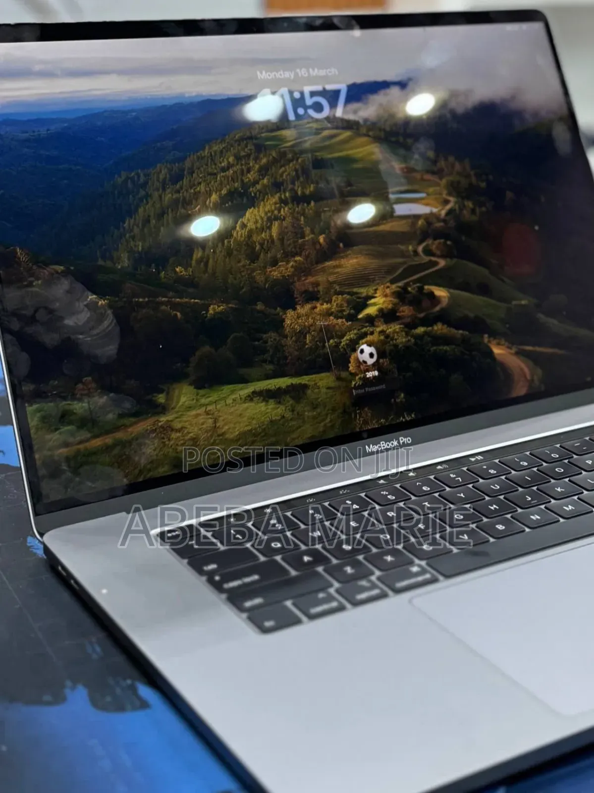 New Laptop Apple MacBook Pro 2019 16GB Intel Core i7 SSD 512GB