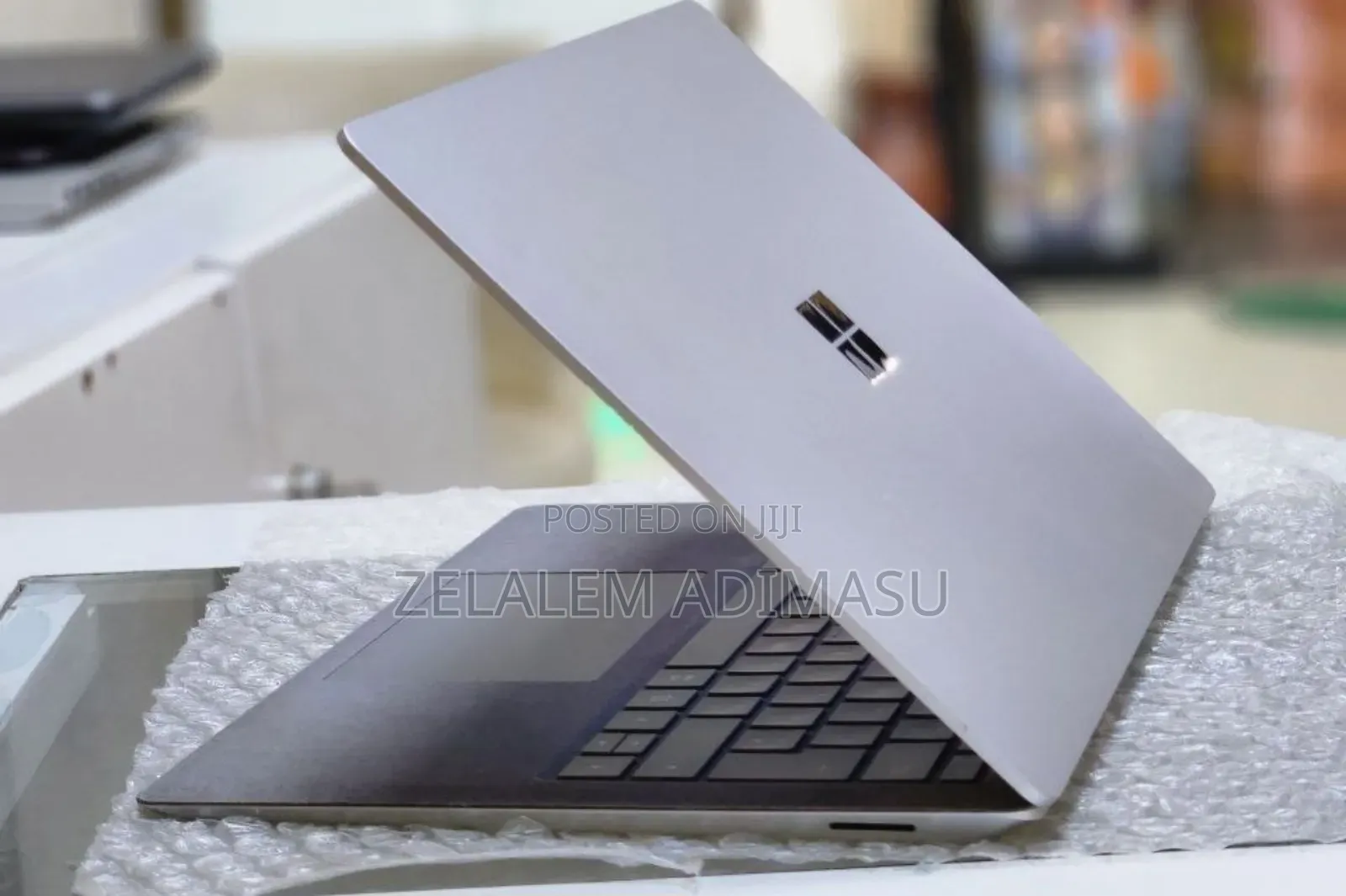 New Laptop Microsoft Surface 8GB Intel Core i5 SSD 512GB