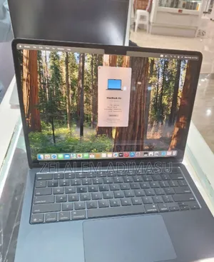 New Laptop Apple MacBook Air 2025 M4 13-inch 16GB Apple M4 SSD 256GB
