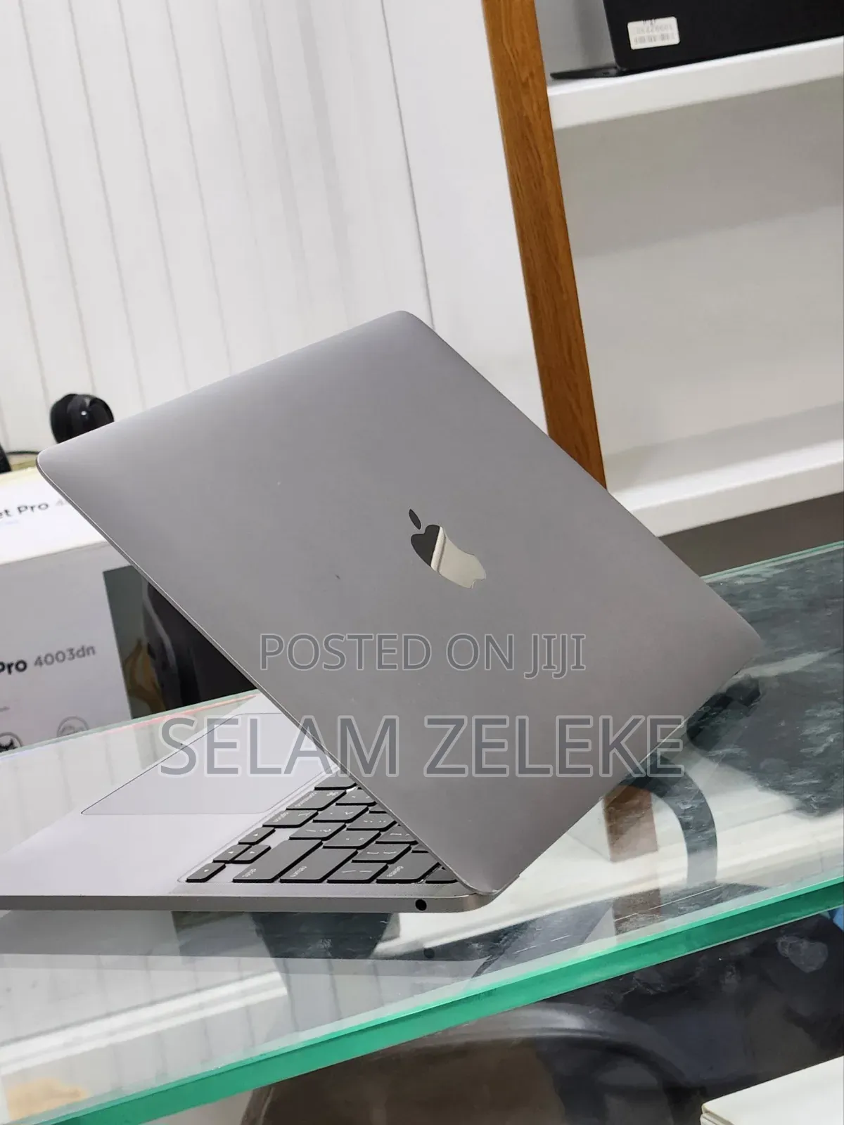 New Laptop Apple MacBook Pro M1 16GB Intel Core i9 SSD 256GB