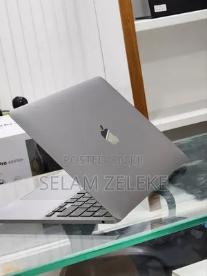 New Laptop Apple MacBook Pro M1 16GB Intel Core i9 SSD 256GB