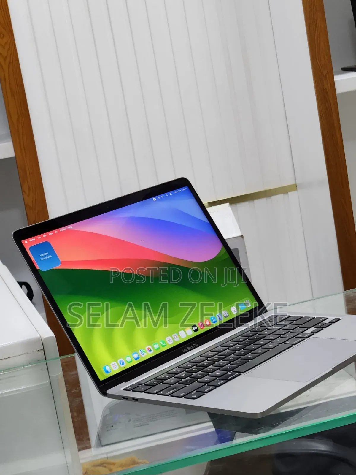 New Laptop Apple MacBook Pro M1 16GB Intel Core i9 SSD 256GB