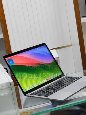 New Laptop Apple MacBook Pro M1 16GB Intel Core i9 SSD 256GB